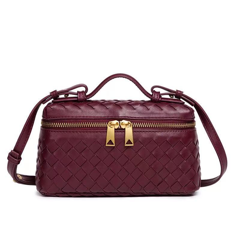 Handmade woven bag new small square bag, with a high-end handheld box bag feel, single shoulder and horizontal makeup bag
