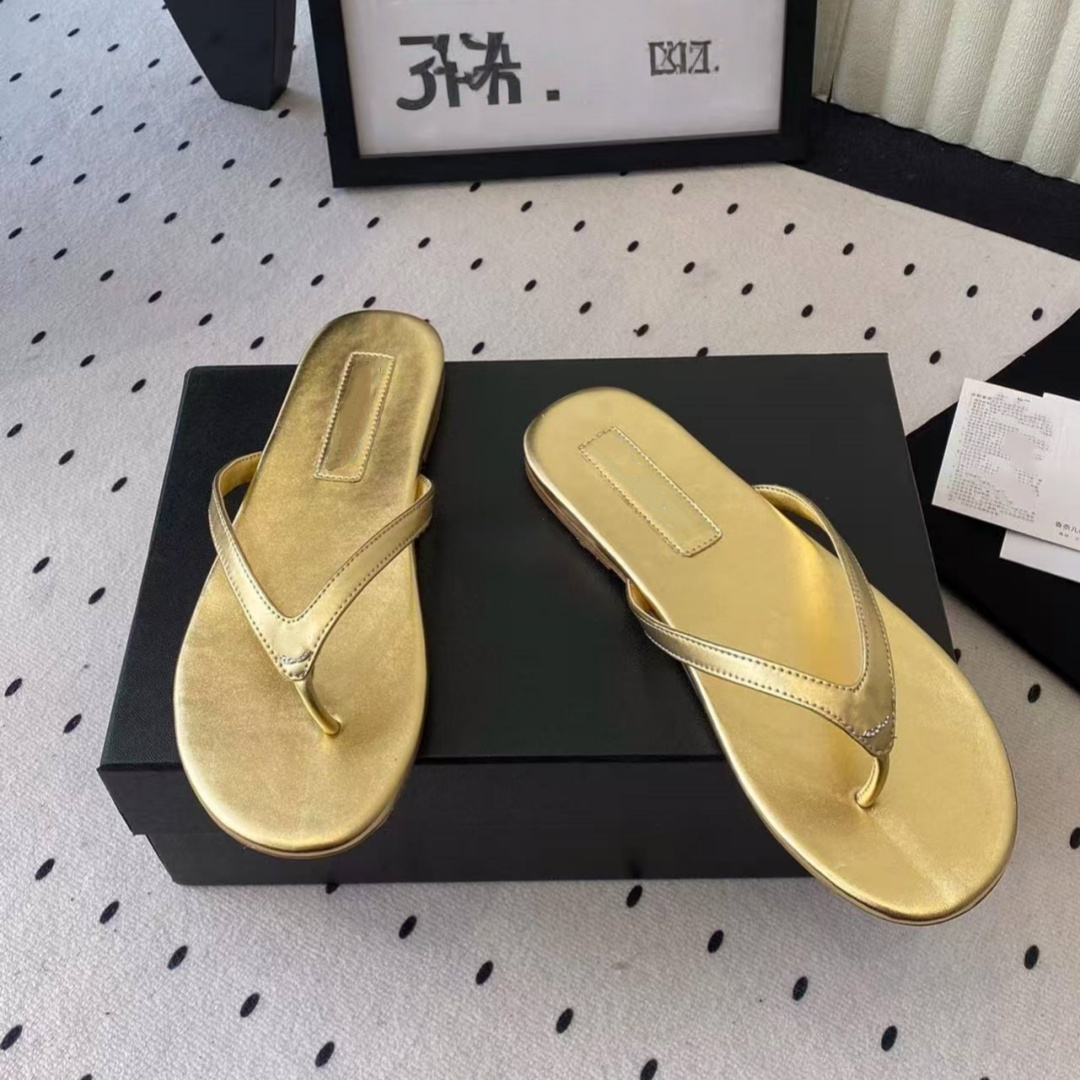 Designer sandals 2026 New Women's Metallic Gold Leather Flip Flops Thong Sandals Elegant Summer Beach Vacation Slippers Size 35-42