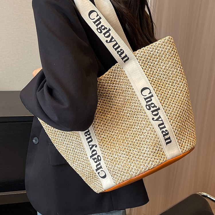 2026 New Woven Straw Designer Women's Large Capacity Autumn/Winter New Beach Commuter Bucket Fashion Shoulder Bag Free Shipping