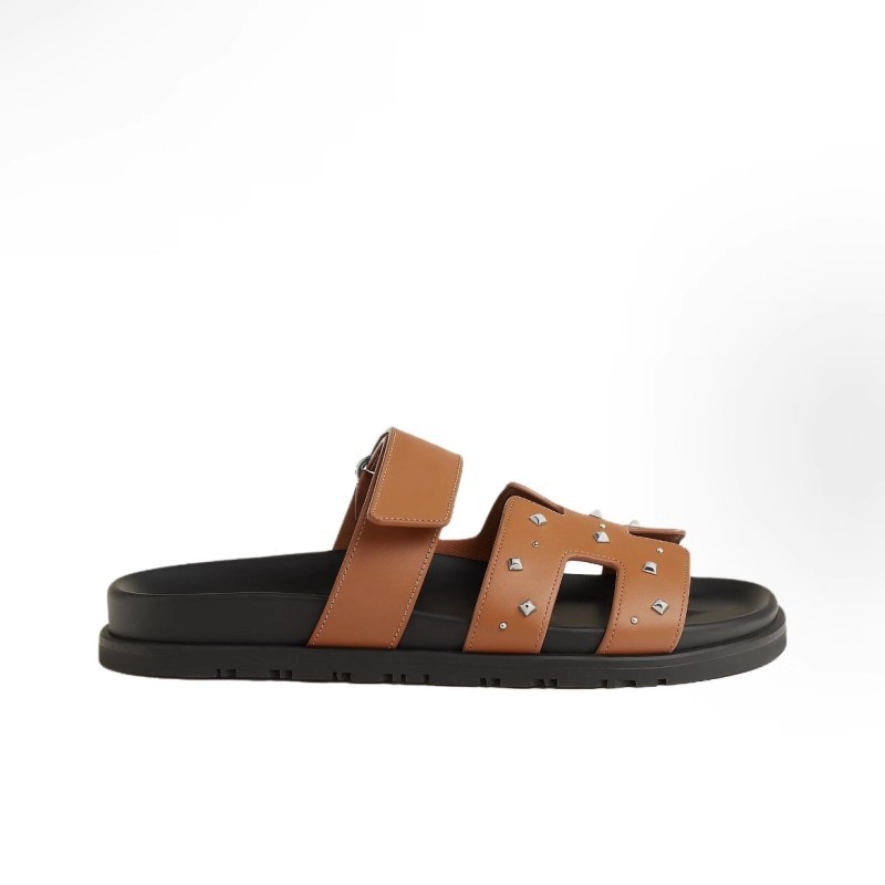 2026 summer new classic rivet designer flat slippers versatile casual outdoor fashion beach shoes sandals for women