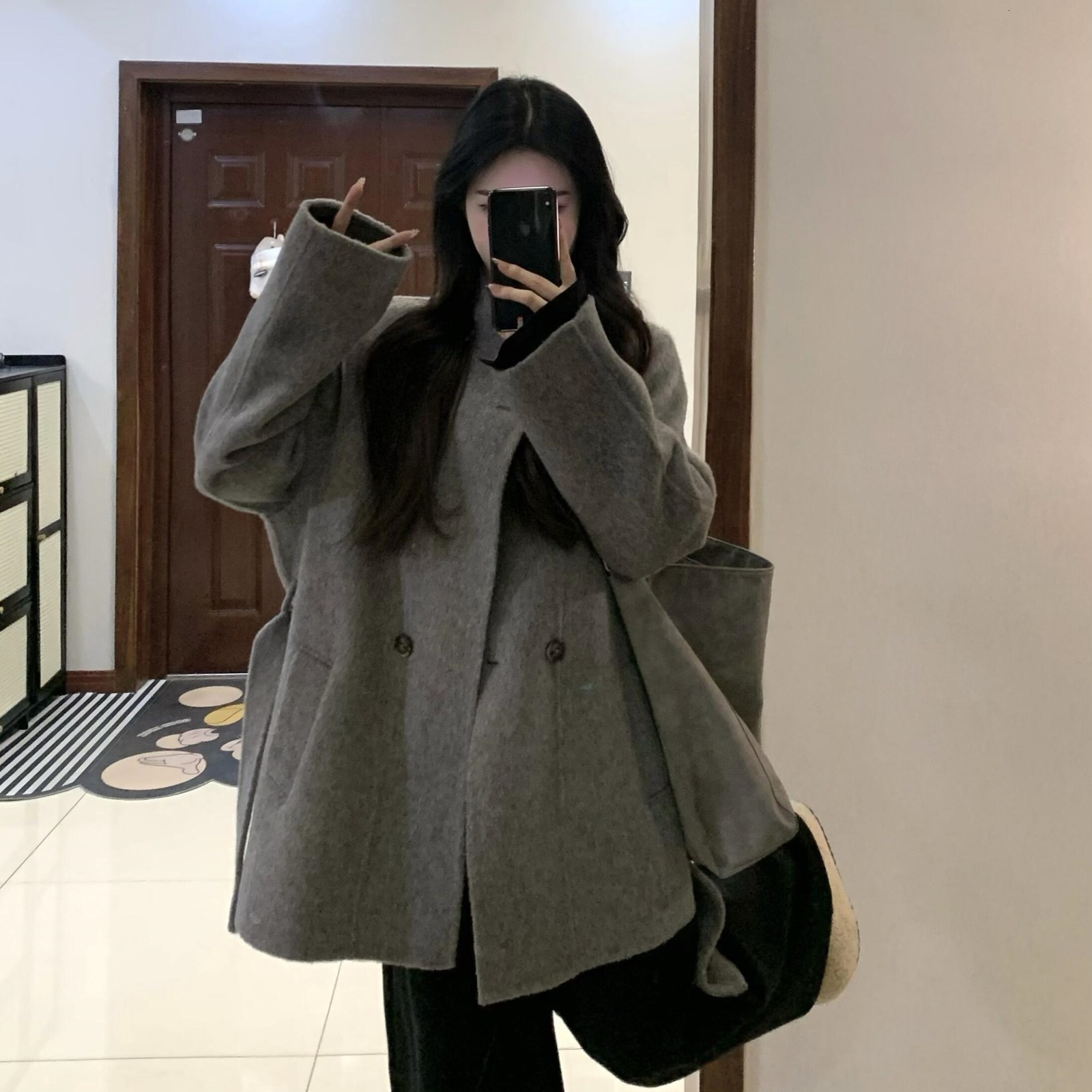 Midlength gray woolen coat for women 2025 autumnwinter collection Hepburn style woolen coat for petite women 251223