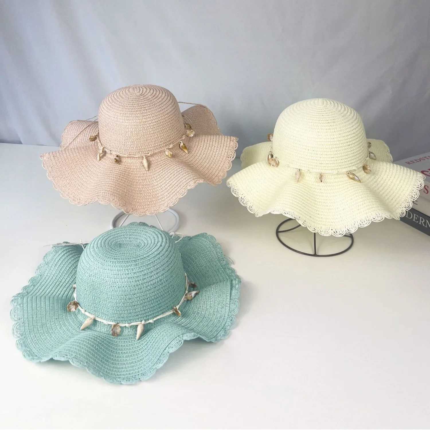 Women Summer Wide Brim Straw Hat Wave Edge Sun Protection Korean Style Beach Outdoor Shell Design Simple Style H260407