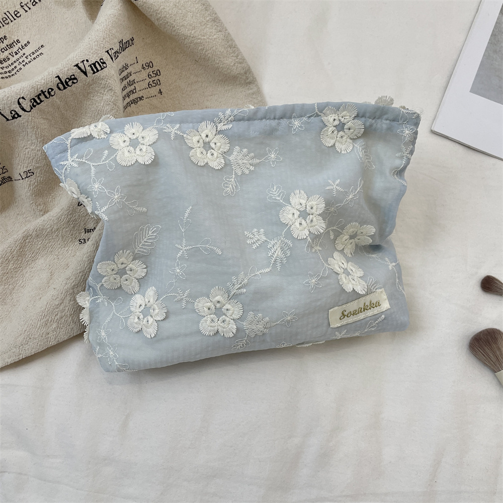 Storage Bag Ins Embossed Lace 3D Flower Four Leaf Clover Shape Large Capacity Makeup Skincare Zipper Clutch For Women