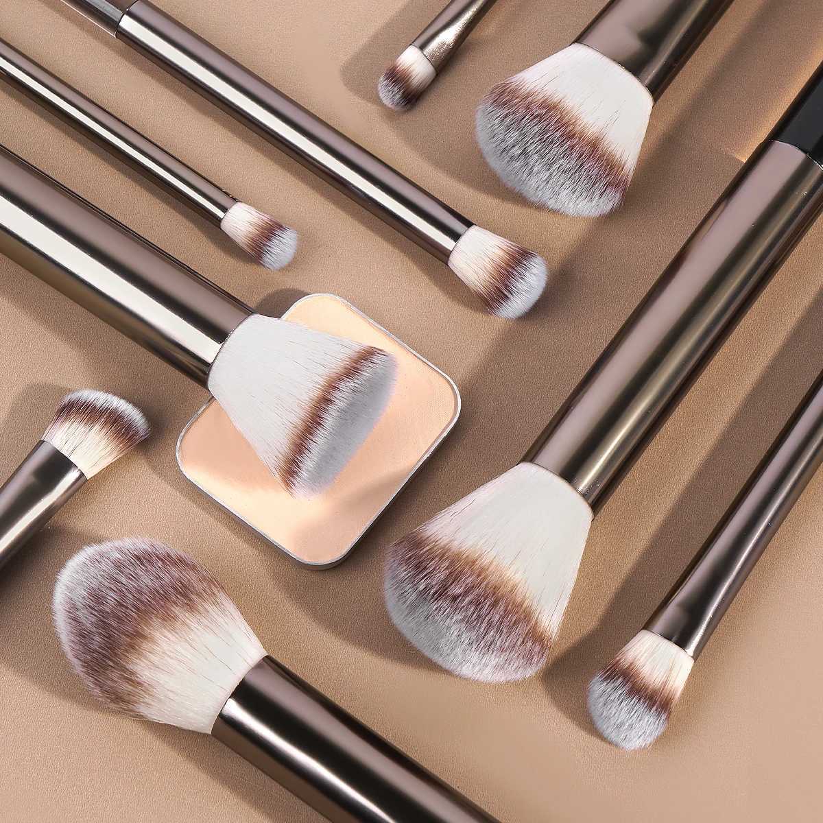 MAANGE 15pcs Makeup Tool Kit 12pcs Brushes 2pcs Powder Puffs and 1pc Air Cushion Puff Kabuki Foundation Concealer Blush Brushes Z260408