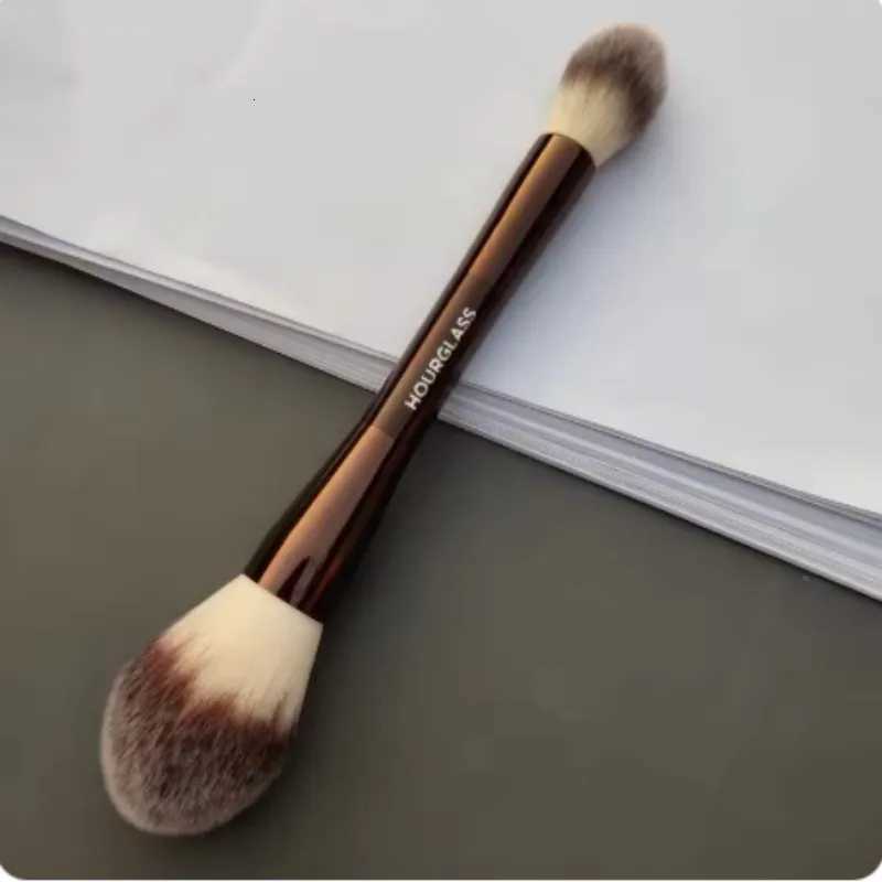 HOURGLASS Powder Brush For Loose Powder Foundation Blush Bronzer Synthetic Natural Hair Travel Makeup Brush Z260408