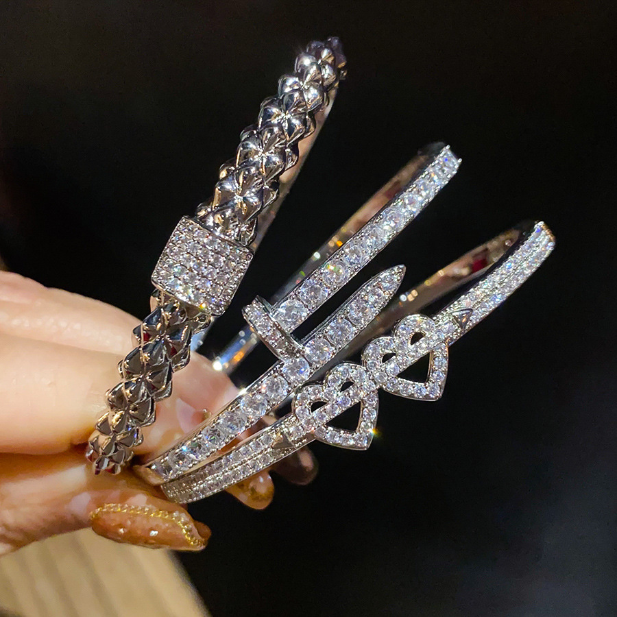 Zircon Heart-shaped Bracelet - Luxurious High-end Fashionable And Exquisite It Is A Designer Bracelet For Women And Also Suitable For Various Outfits