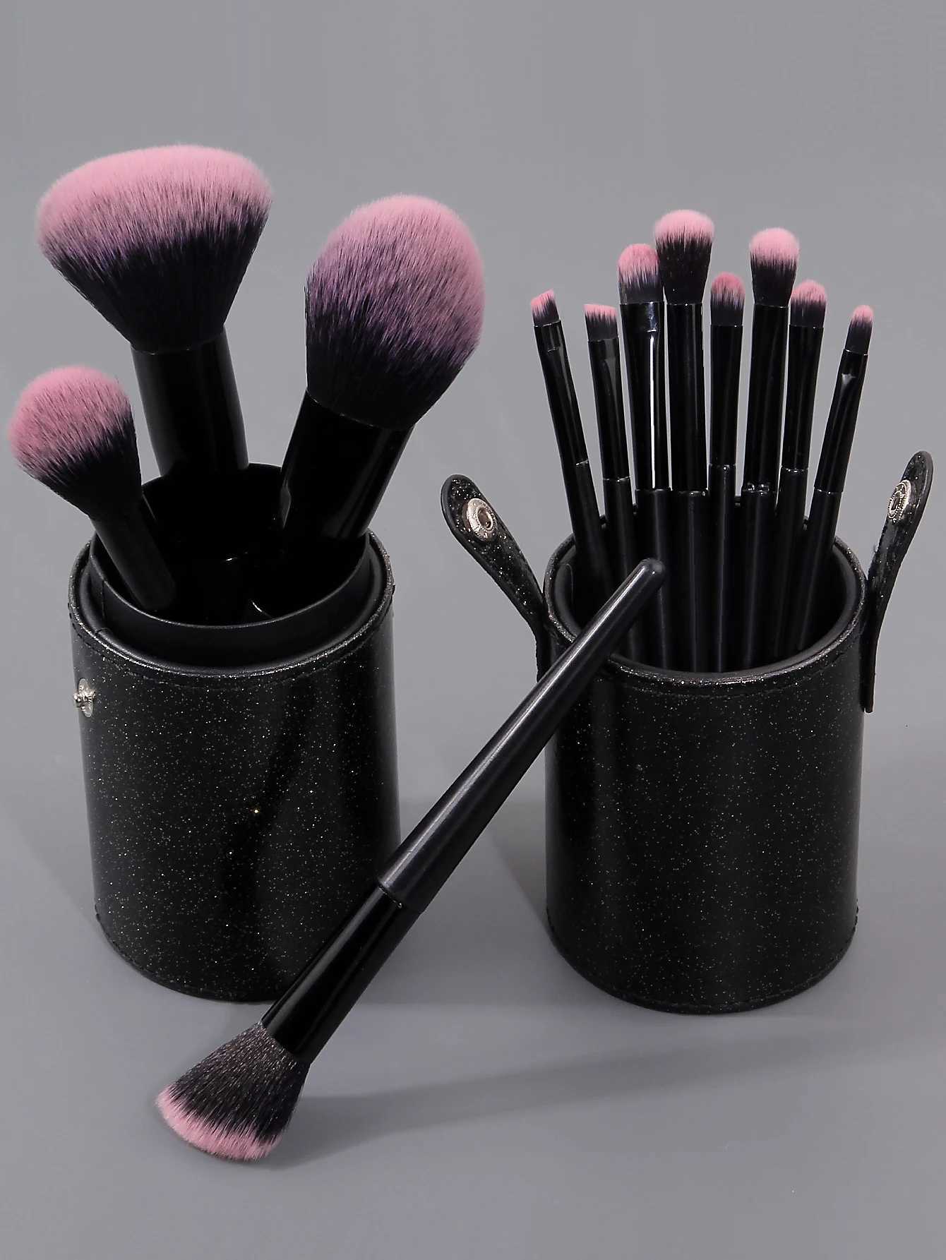 13pcs Soft bristle makeup brush set 12 loose brushes eyeshadow brushes lip brushes and comes with a storage bucket Z260408