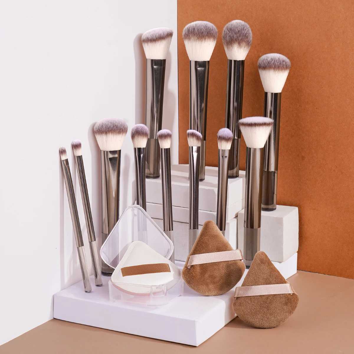 MAANGE 15pcs Makeup Tool Kit 12pcs Brushes 2pcs Powder Puffs and 1pc Air Cushion Puff Kabuki Foundation Concealer Blush Brushes Z260408