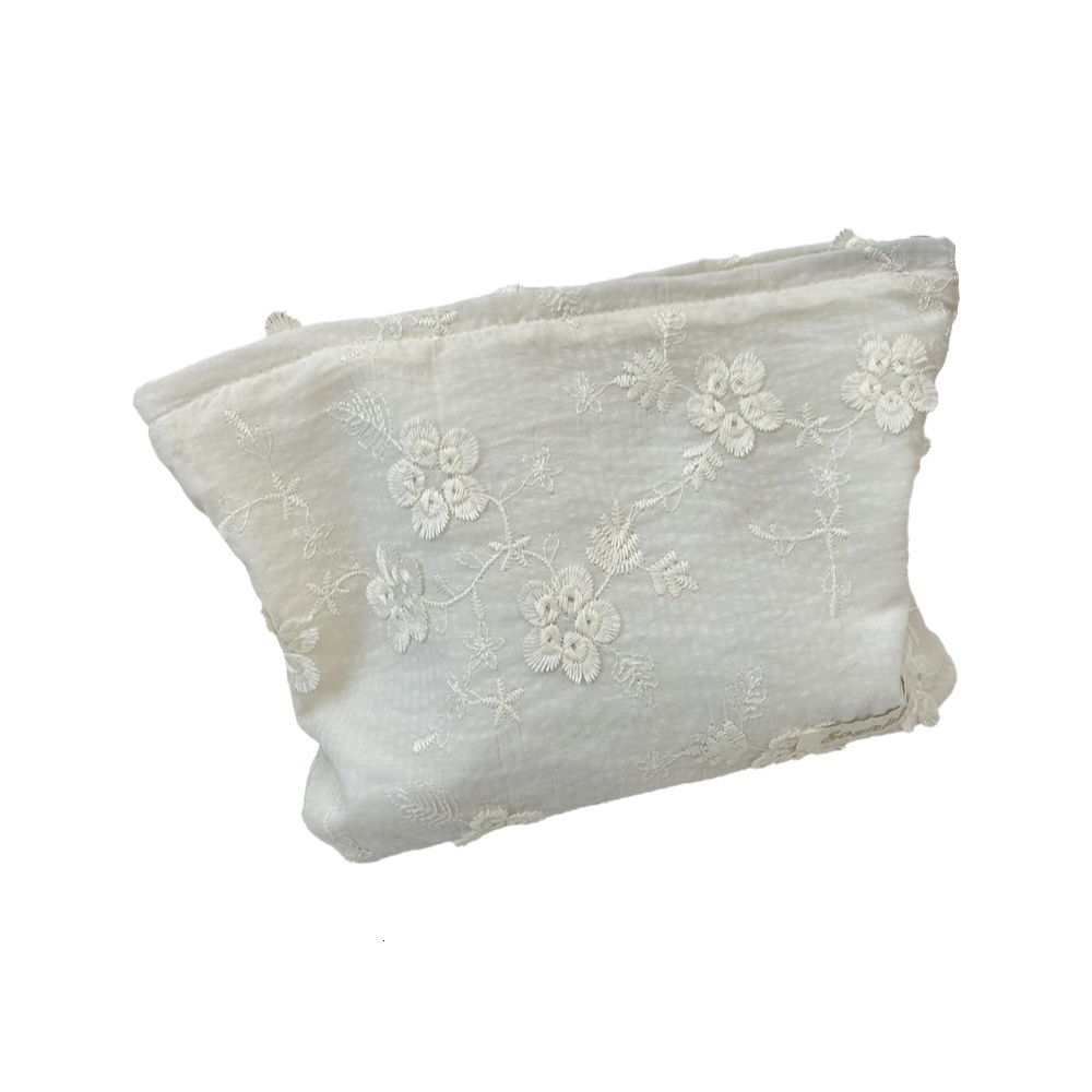 Storage Bag Ins Embossed Lace 3D Flower Four Leaf Clover Shape Large Capacity Makeup Skincare Zipper Clutch For Women