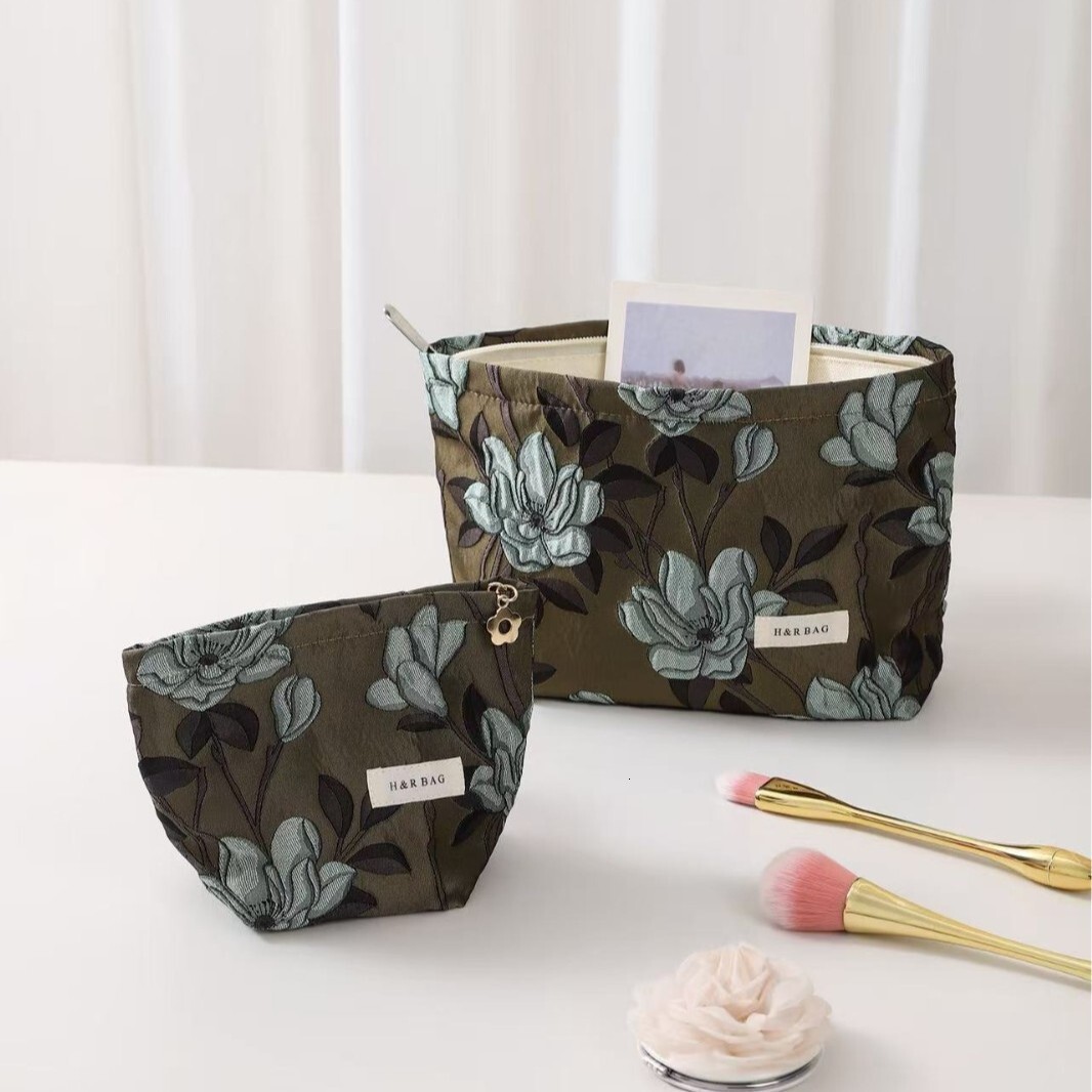 Cosmetic Bag Vintage Exquisite Magnolia Flower Large Capacity Portable Storage Travel Skincare Handheld Inner Bag