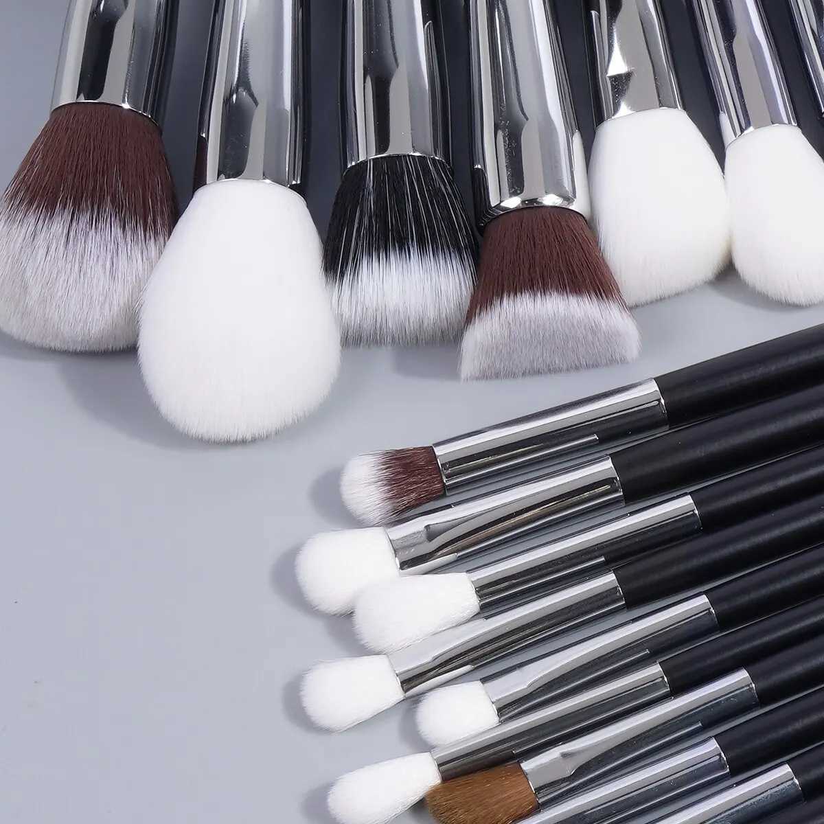 30PCs Professional Makeup Brushes Set Cosmetic Beauty Tools Foundation Eyeshadow Concealer Blend Brushes Fluffy Bristle Powder Z260408