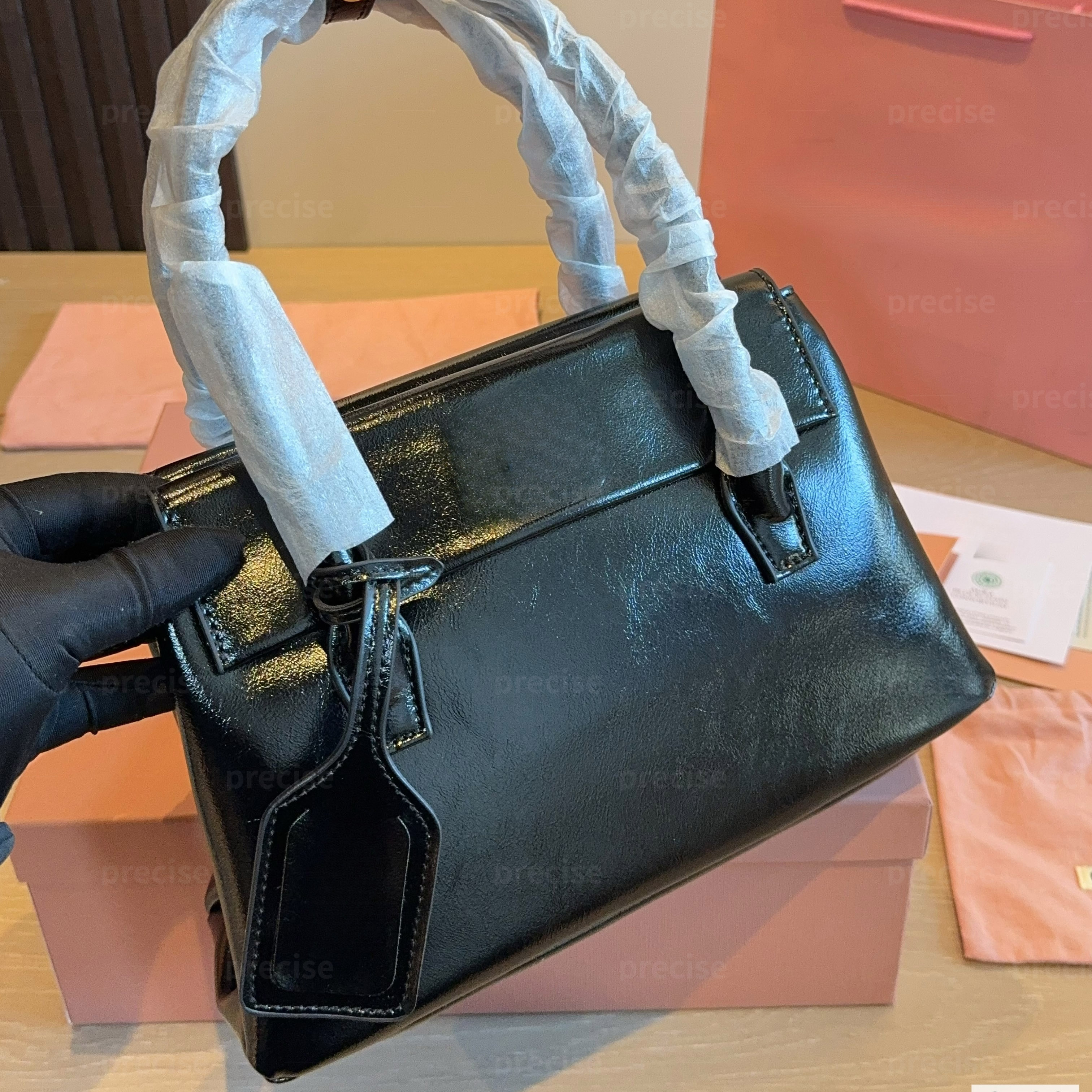 Top Designer Bag Fashion Small Square Bag Boston Pillow Bag Classic Bowling Bag Can Be Handheld or Shoulder Bag Crossbody Women's Bag High-Quality Handbag Fashion Bag