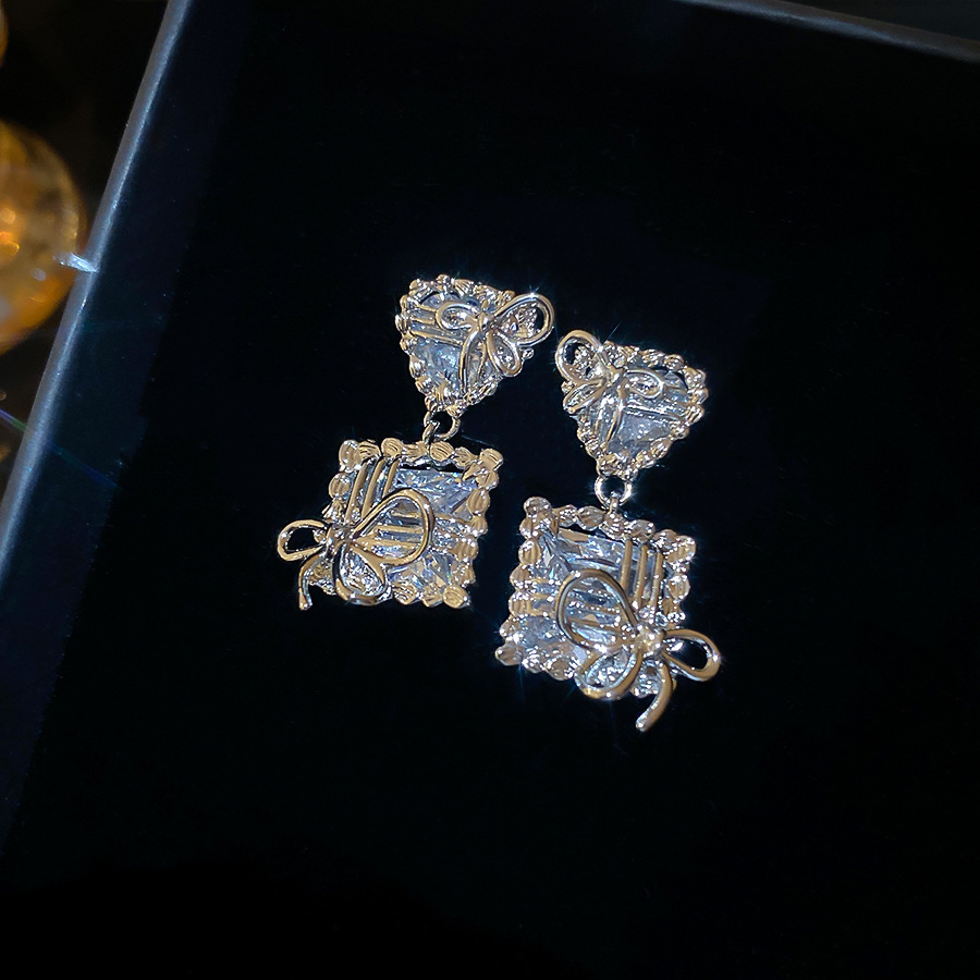 Silver needle zircon heart-shaped square bow earrings, simple stylish, versatile elegant, light luxury and high-end feel - view 5