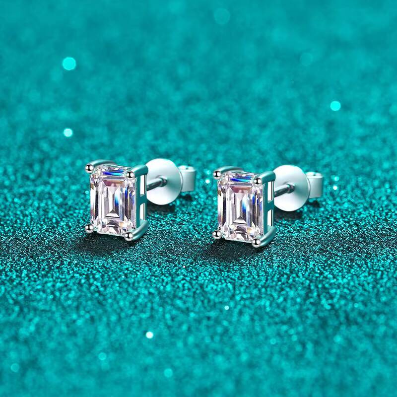Wholesale Fine Jewelry S925 Sterling Silver Fashion Stud Earrings Emerald Cut Lab Grown Diamonds Moissanite Earrings for Women