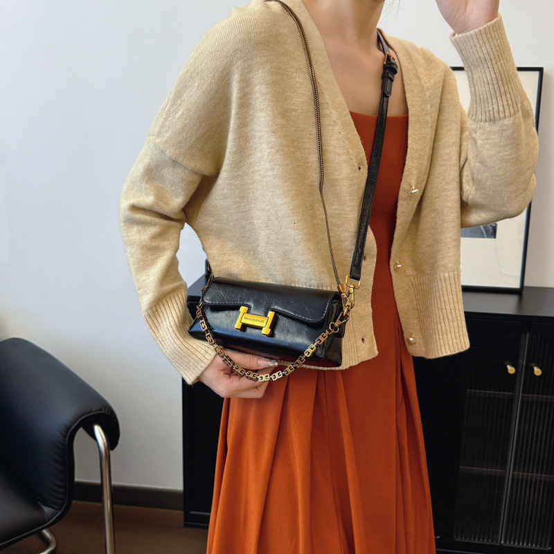 2026 New Arrival Mini Flap Crossbody Bag, Women's Oil Wax Leather Handbag with Detachable Chain Strap, Fits Phone & Daily Essentials