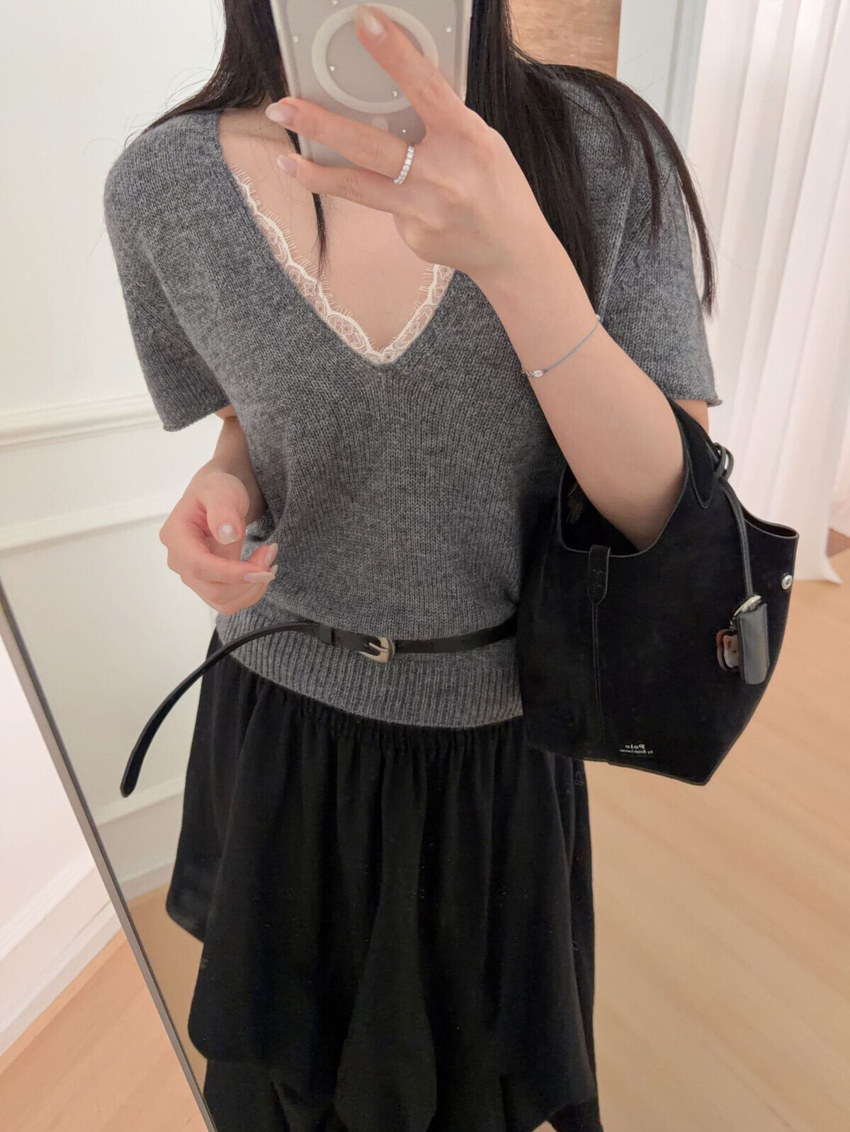 Spring and summer new short sleeved knitted shirt with French ballet style lace patchwork V-neck women's top