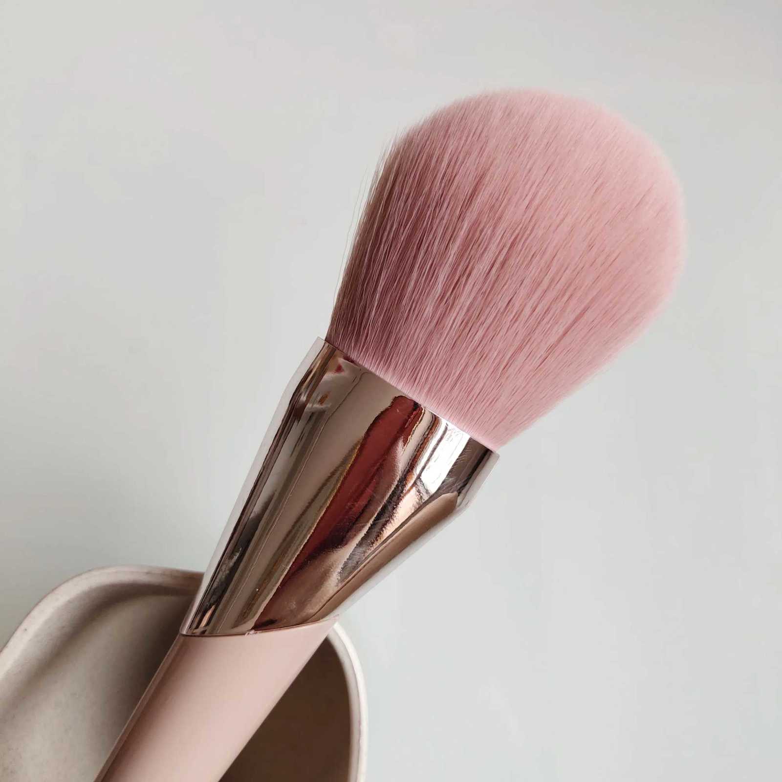 PINK Makeup Brushes Set Full Bodied Foundation Brush 110 Cheek Hugging Highlight 120 Eyeshadow 15pcs Cosmetic Brush Kit Z260408