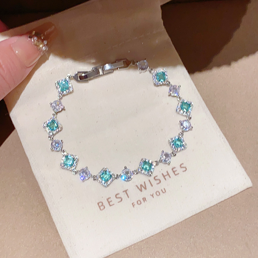 Designer Accessories - Clasp Bracelets - Simple Yet Luxurious Full Of High-end Charm A Simple Yet Fashionable Bracelet Design Exquisite Jewelry