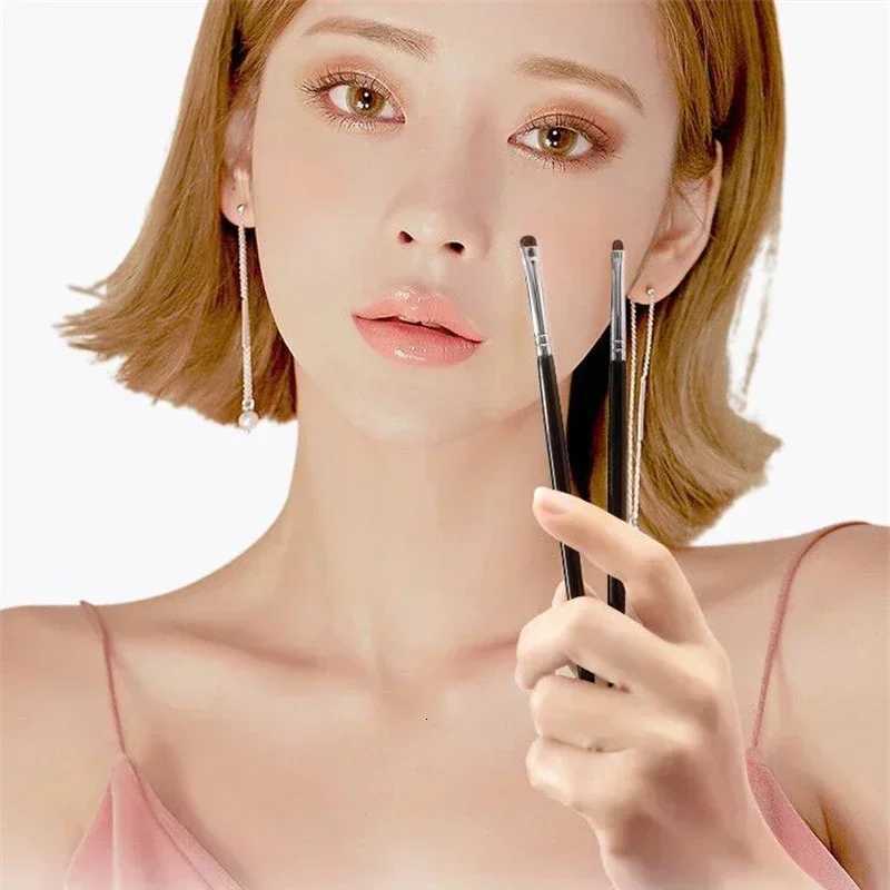 Small Angle Precise Detail Eyeshadow Brush Soft Horse Hair Eyelid Highlighter Lying Silkworm Brushes Eye Makeup Application Tool Z260408