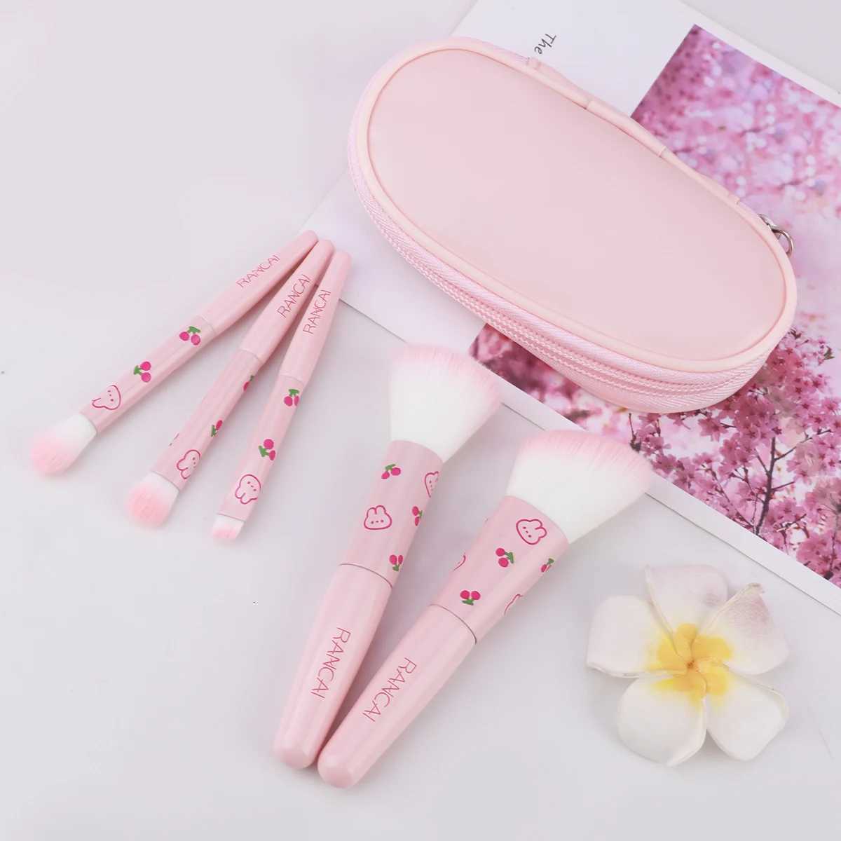 5Pcs Cute Compact Makeup Brush Set With Case Premium Brush for Flawless Foundation Blush Eyeshadow Application Beauty Tools Z260408