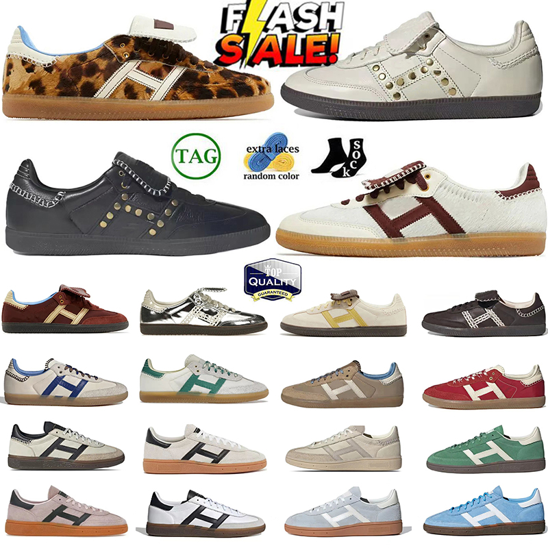 Mens Women Running Shoes Pink Floral Pink Heart Cardborad Studded Pack Black Pink Low Skate Shoes Collegiate Green Shoe Sports Trainers shoes sneakers 36-46