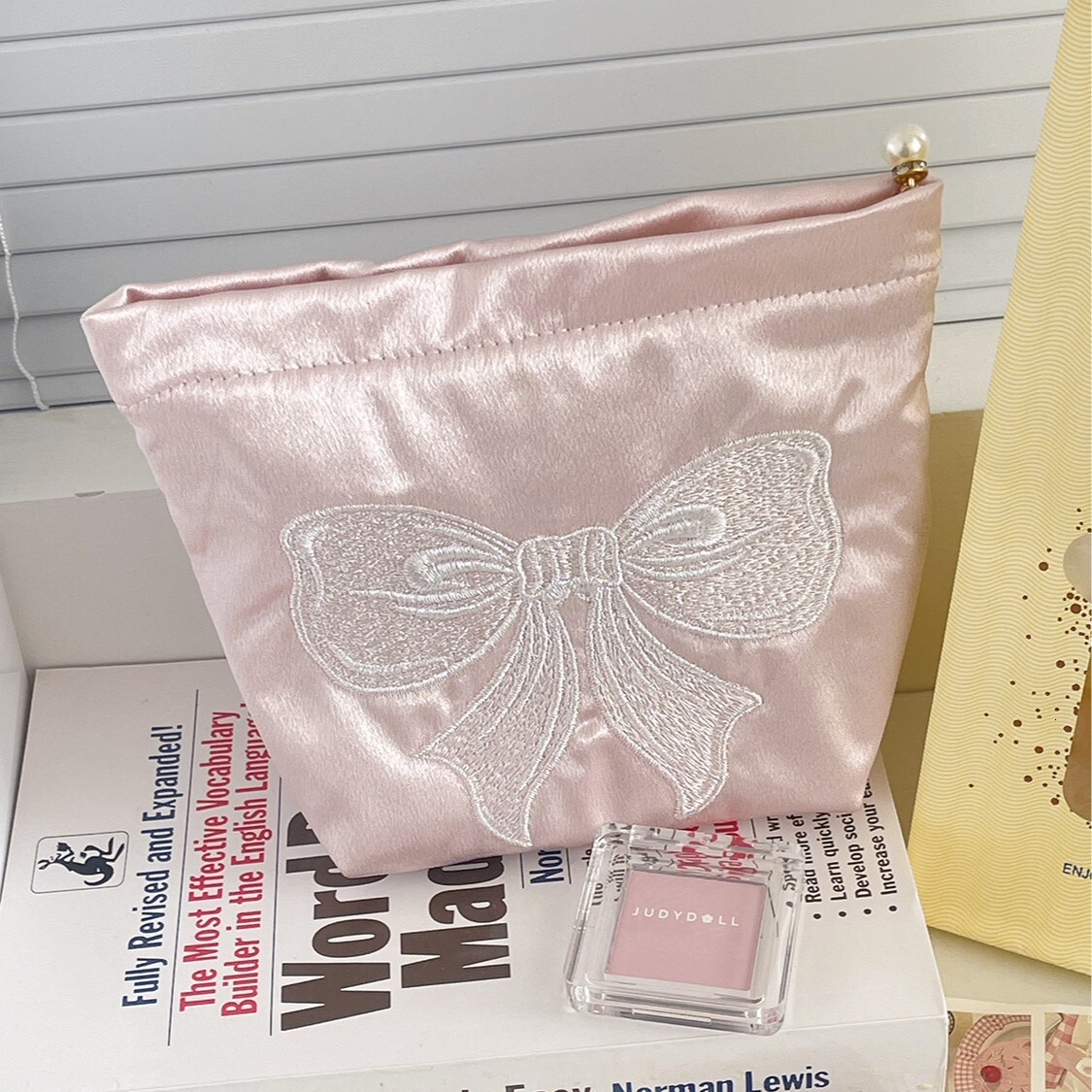 Storage Bag Pink Pearlescent Bow Cute Girly High End Large Capacity Embroidered Satin Makeup Storage