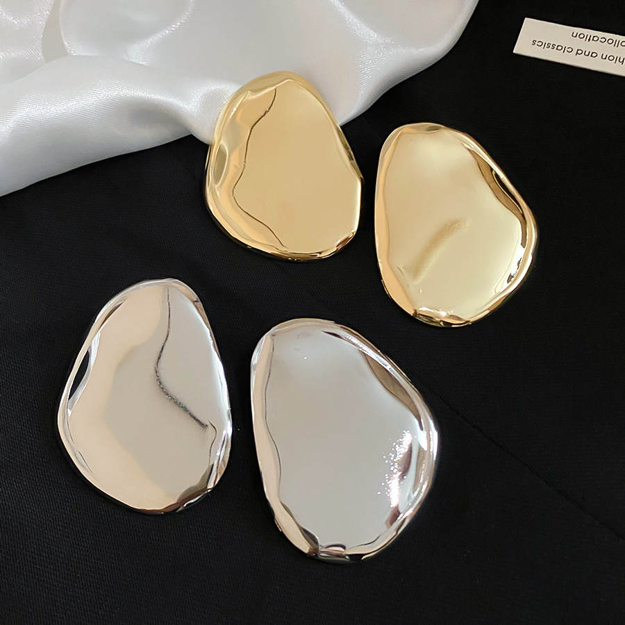 Silver needle European American cross-border metal pleated niche design, fashionable elegant earrings, light luxury and high-end feel - view 5