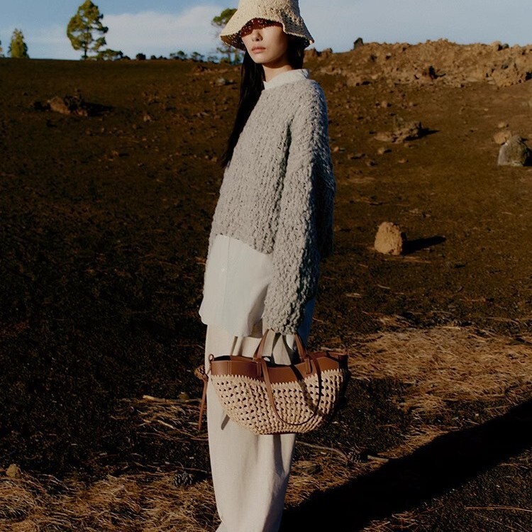 2026 new women's grass beach bag, fashionable and woven, large capacity single shoulder handbag, spring and summer single shoulder bag