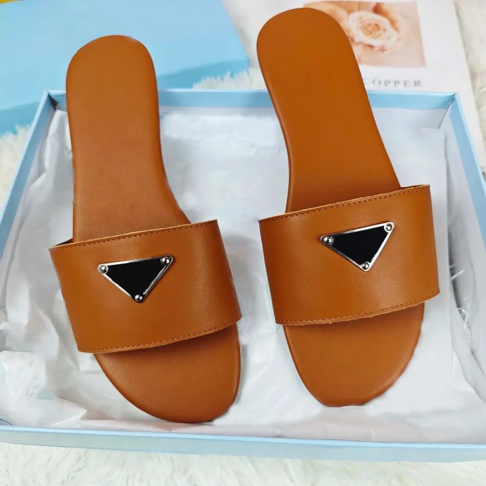 Fashionable summer shoes Designer sandals Beach shoes are flat and comfortable Rubber resin shoes01
