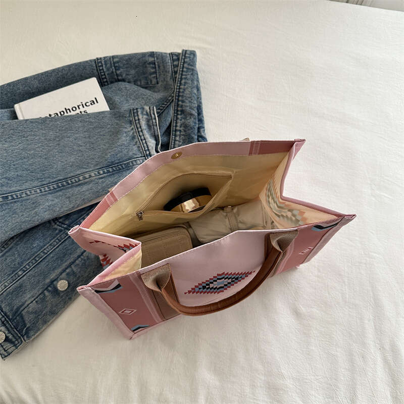 Retro Bohemian Ladies' Wallet - Fashionable & Functional Coin Pouch