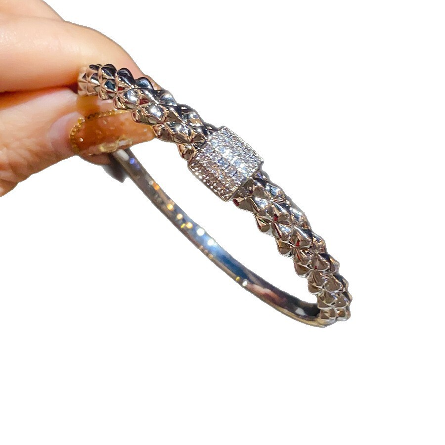 Zircon Heart-shaped Bracelet - Luxurious High-end Fashionable And Exquisite It Is A Designer Bracelet For Women And Also Suitable For Various Outfits