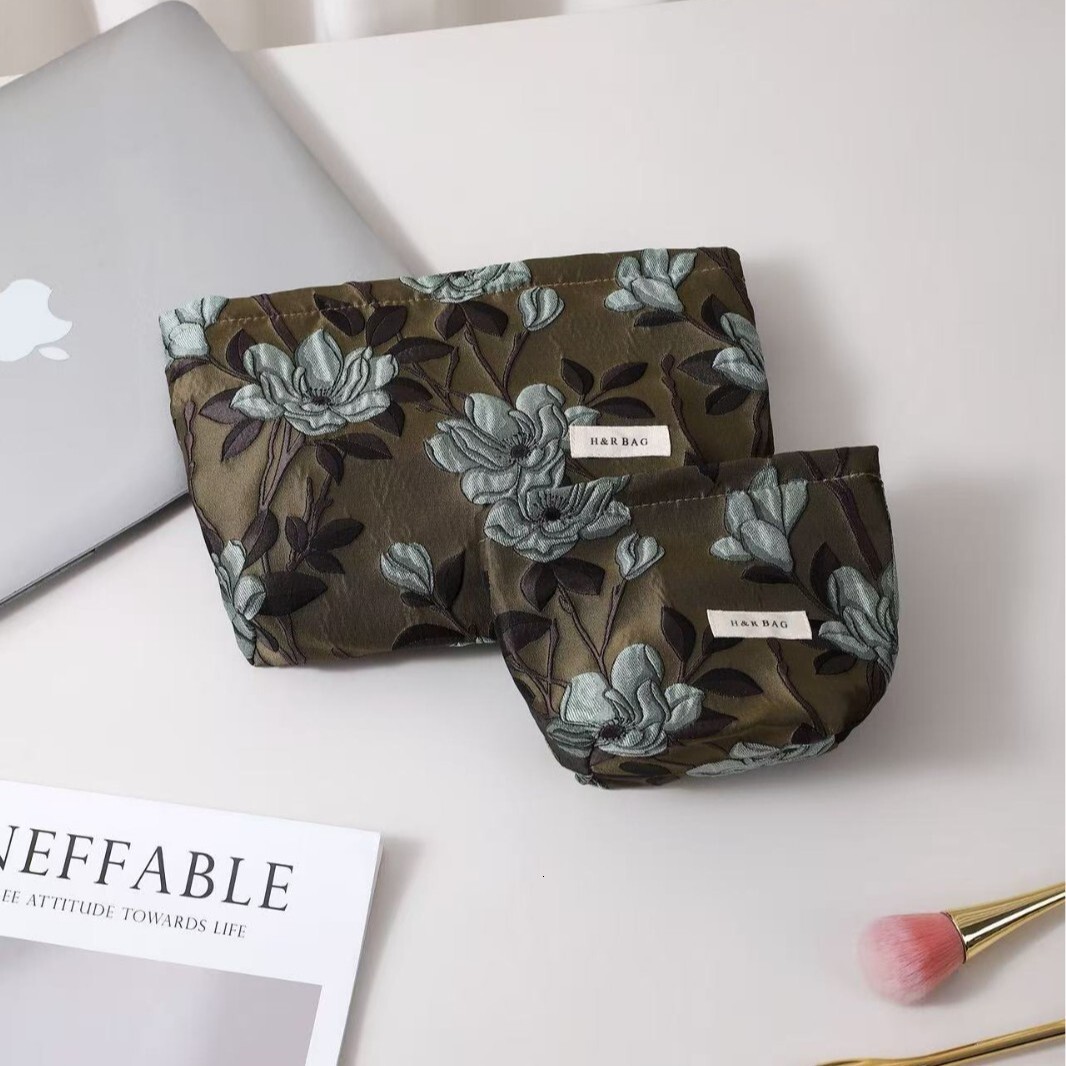 Cosmetic Bag Vintage Exquisite Magnolia Flower Large Capacity Portable Storage Travel Skincare Handheld Inner Bag