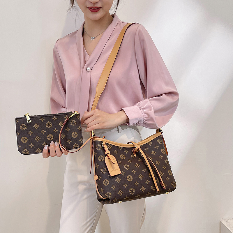 High-end 2026 new model European and American print vintage women's casual versatile large-capacity shoulder bag