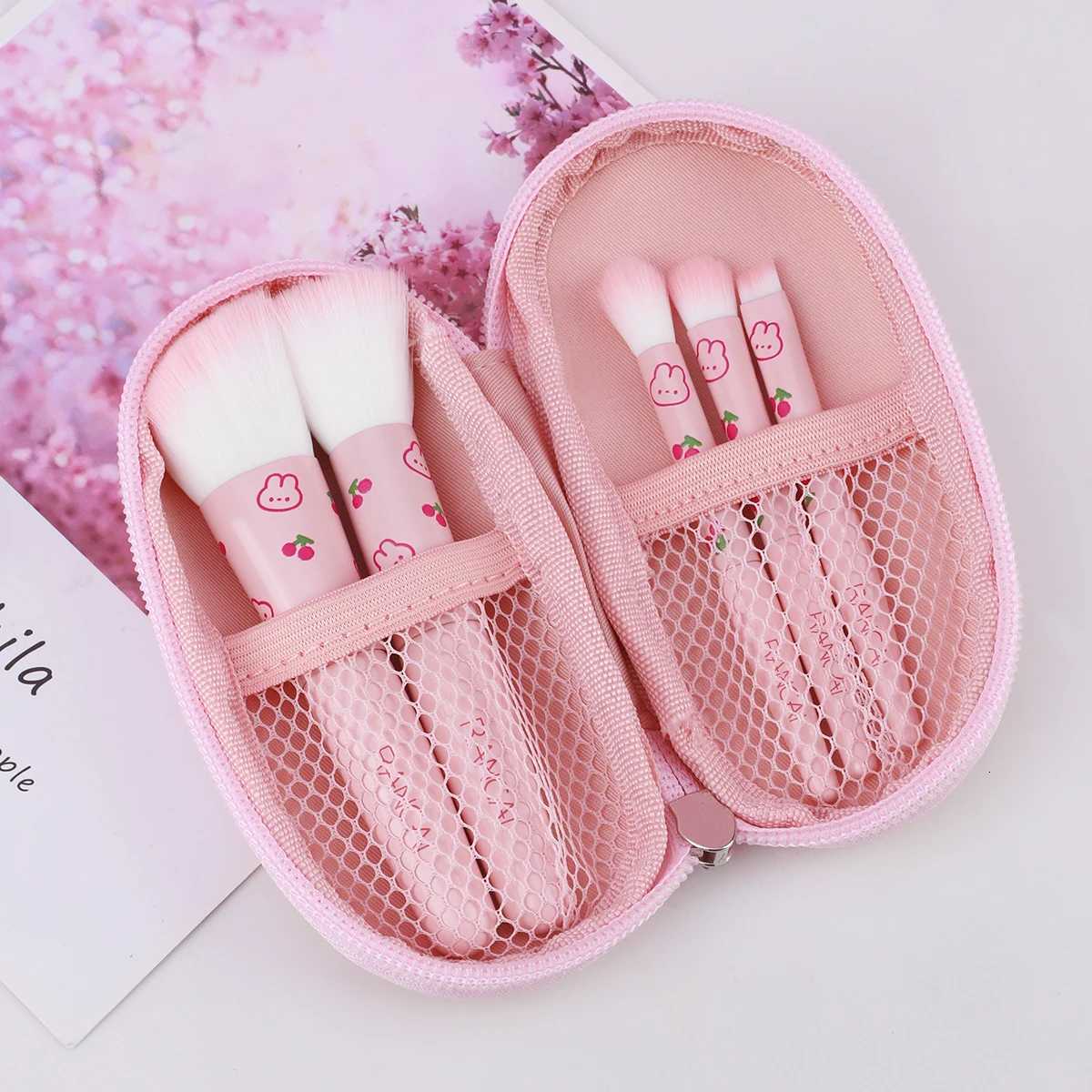 5Pcs Cute Compact Makeup Brush Set With Case Premium Brush for Flawless Foundation Blush Eyeshadow Application Beauty Tools Z260408