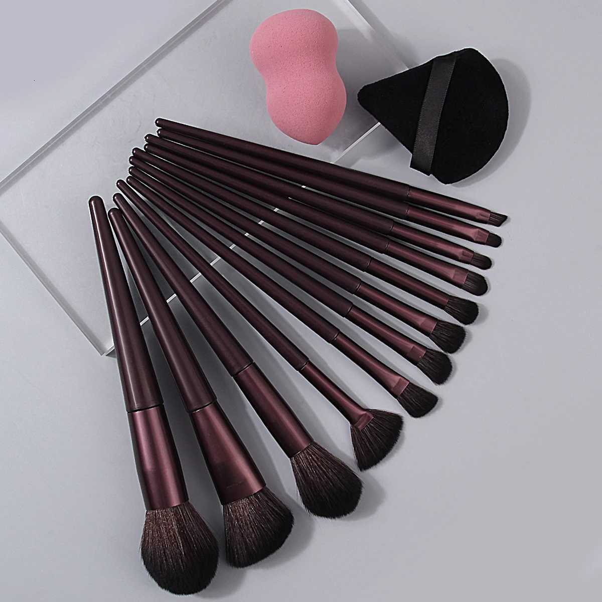 The 14PCS high-quality makeup brush set includes a multi-purpose makeup set brush and a non-clogging beauty egg powder puff Z260408