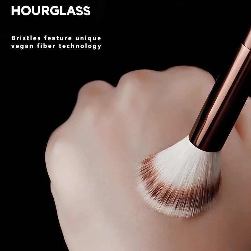 HOURGLASS No 15 Liquid Blush Brush Angled Contour Brush Loose Powder Brush Professional beauty tools Z260408