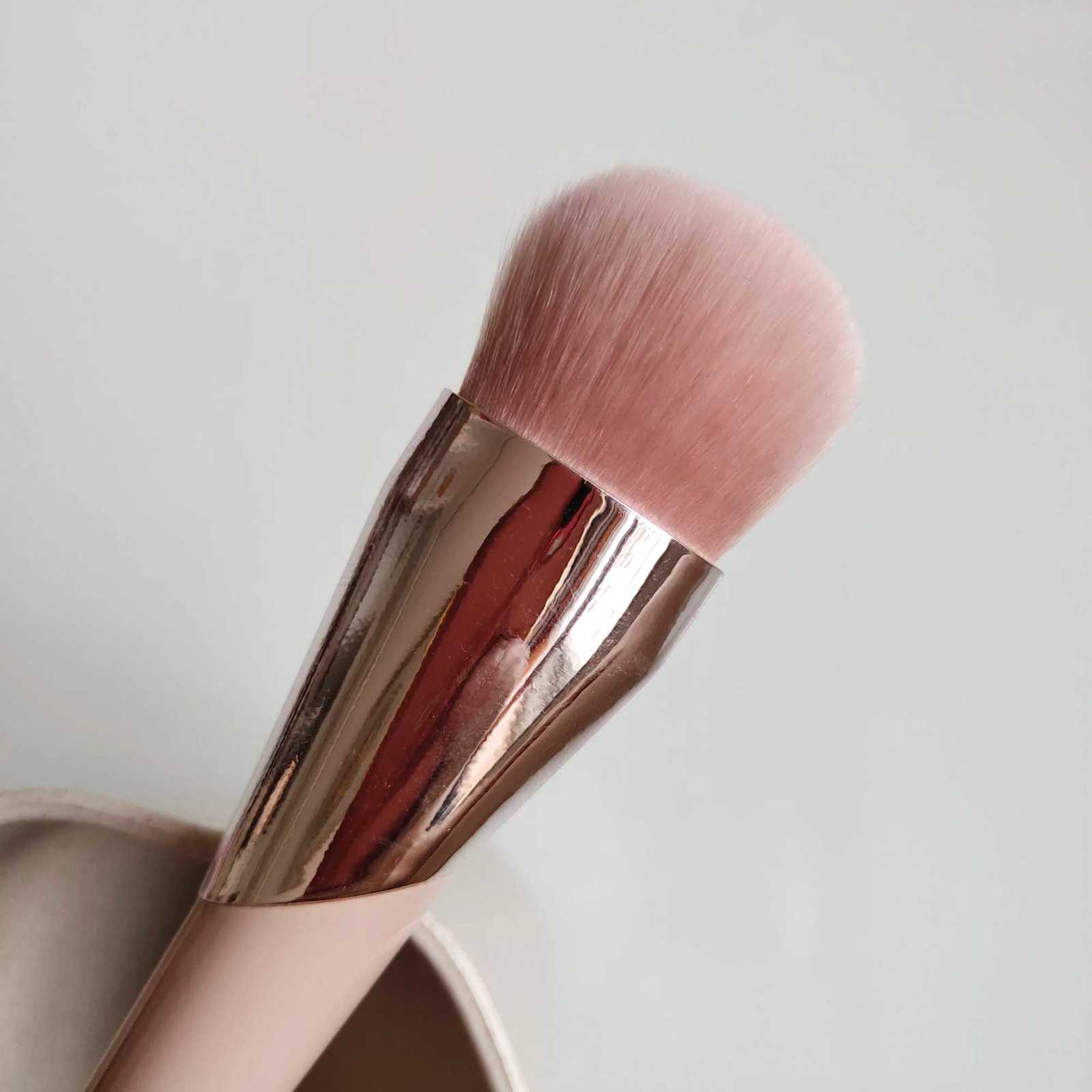 PINK Makeup Brushes Set Full Bodied Foundation Brush 110 Cheek Hugging Highlight 120 Eyeshadow 15pcs Cosmetic Brush Kit Z260408