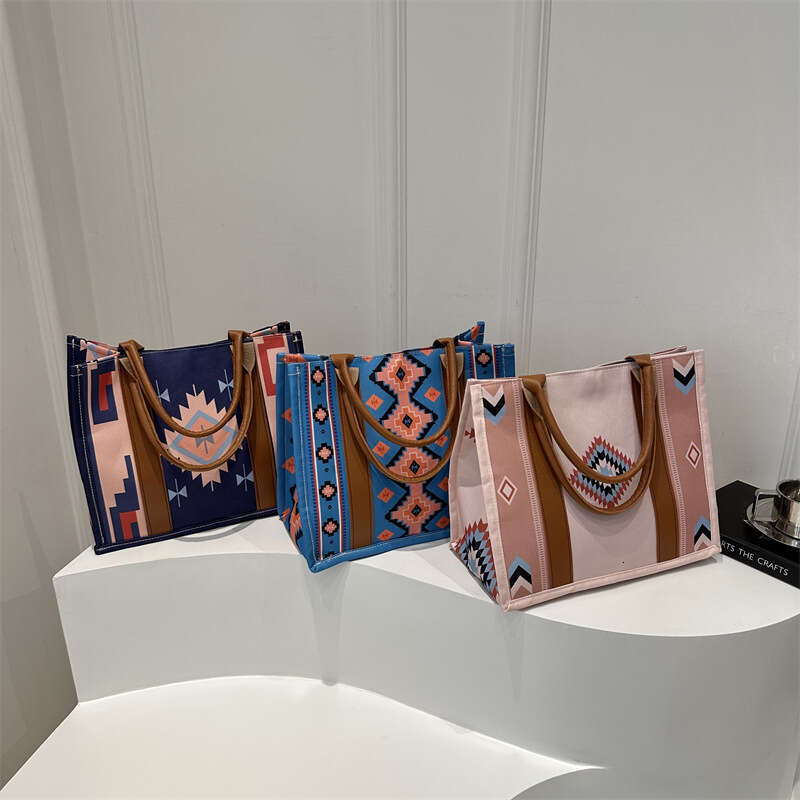 Retro Bohemian Ladies' Wallet - Fashionable & Functional Coin Pouch