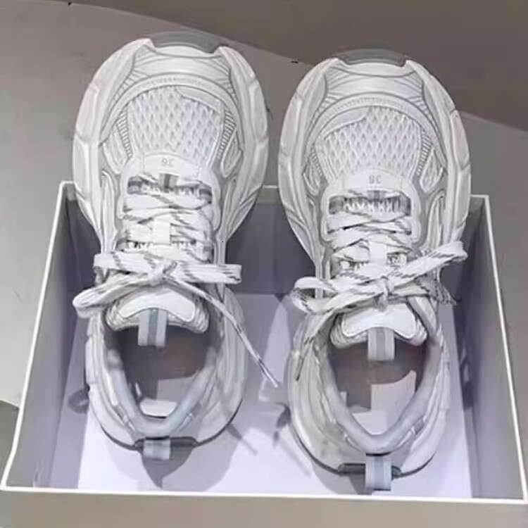Women's dad shoes 2026 spring and autumn new style thick-soled breathable sneakers with laces, casual shoes, super popular on Instagram