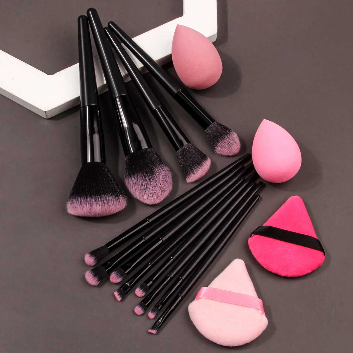 High-end makeup tools 12 soft-bristled makeup brushes 2 water-drop sponge eggs and 2 double-sided triangular powder puffs Z260408