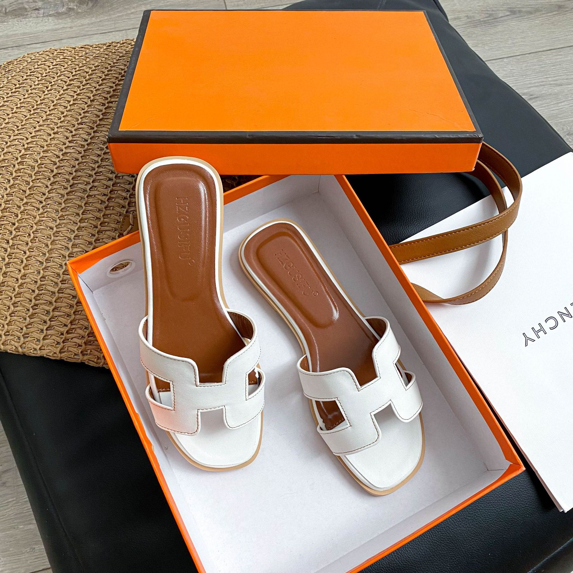 HZGUSIFU Free delivery luxury Slippers Fashionable and comfortable women's outdoor slippers anti slip and cool slippers