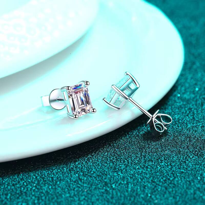 Wholesale Fine Jewelry S925 Sterling Silver Fashion Stud Earrings Emerald Cut Lab Grown Diamonds Moissanite Earrings for Women