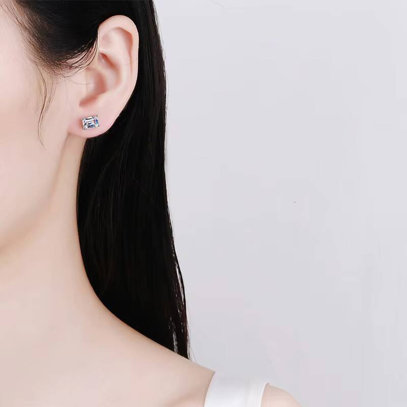 Wholesale Fine Jewelry S925 Sterling Silver Fashion Stud Earrings Emerald Cut Lab Grown Diamonds Moissanite Earrings for Women