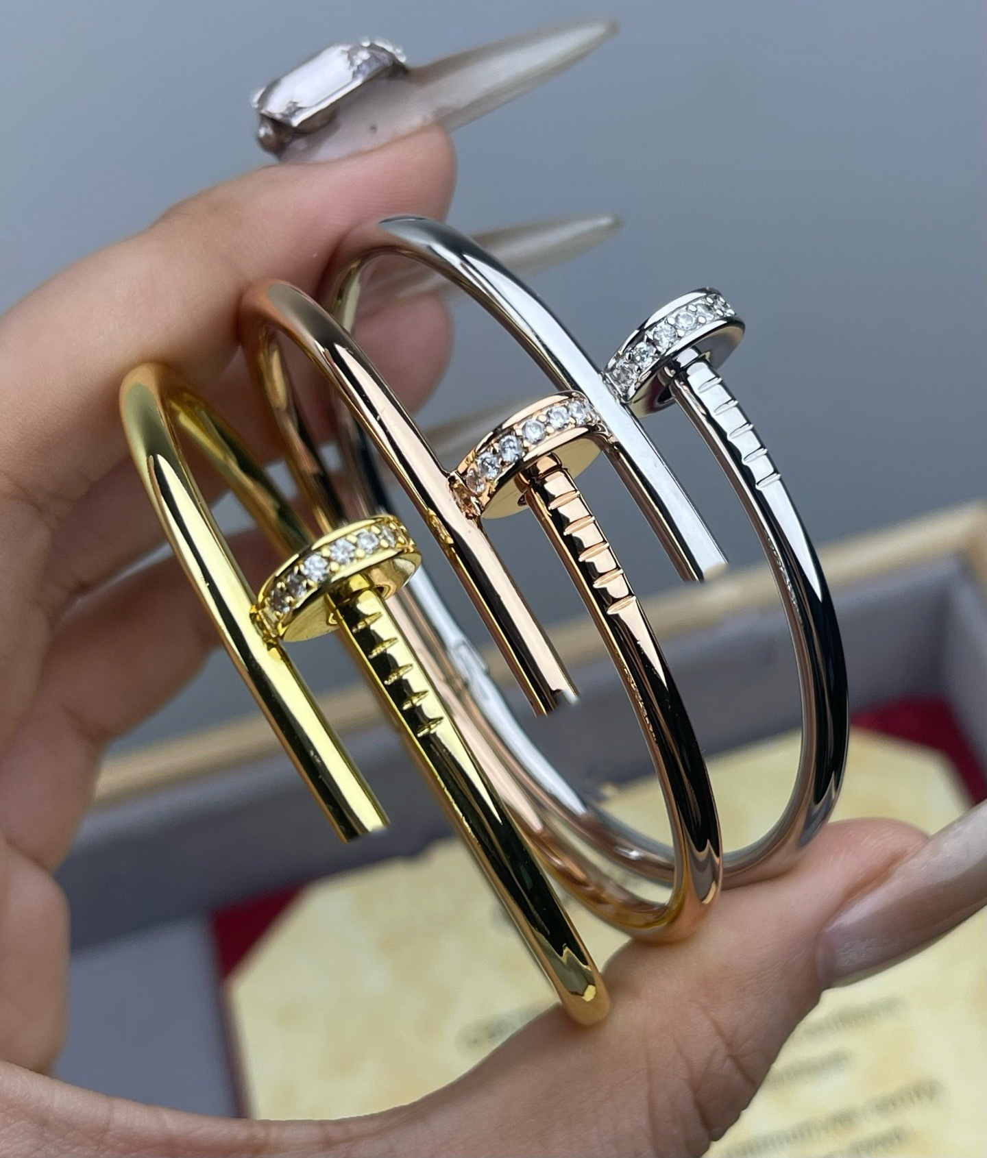 Designer Bracelet for Men and Women Luxury Classic Fashion Full Diamond Nail Shape Birthday Gift Valentine Day Christmas Comes with Original Box