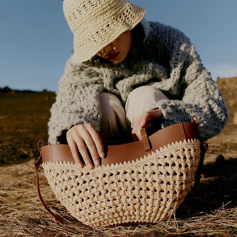 2026 new women's grass beach bag, fashionable and woven, large capacity single shoulder handbag, spring and summer single shoulder bag