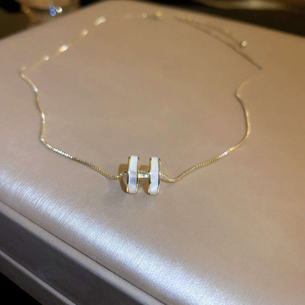 Pendant Necklaces Luxury inspired Collarbone Chain Pendant Necklace Designer Necklace Genuine Gold-Plated Zirconia Letter Pendant Premium