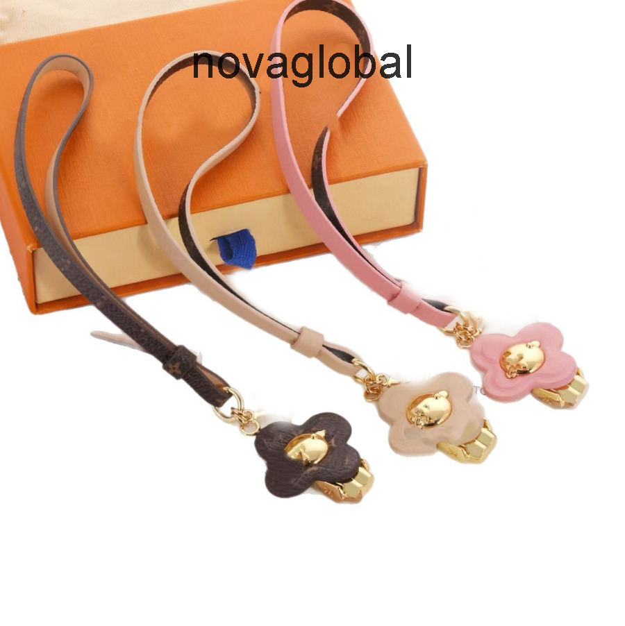 Luxury Multi Layers Flowers Keychain Pink Leather Key Chain Designer For Women Cute Pendant Bag Charm louise''vuttonliness viutonlies vittonlies lvity lvtity H2NA