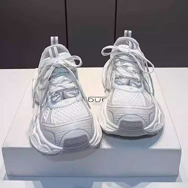 Women's dad shoes 2026 spring and autumn new style thick-soled breathable sneakers with laces, casual shoes, super popular on Instagram