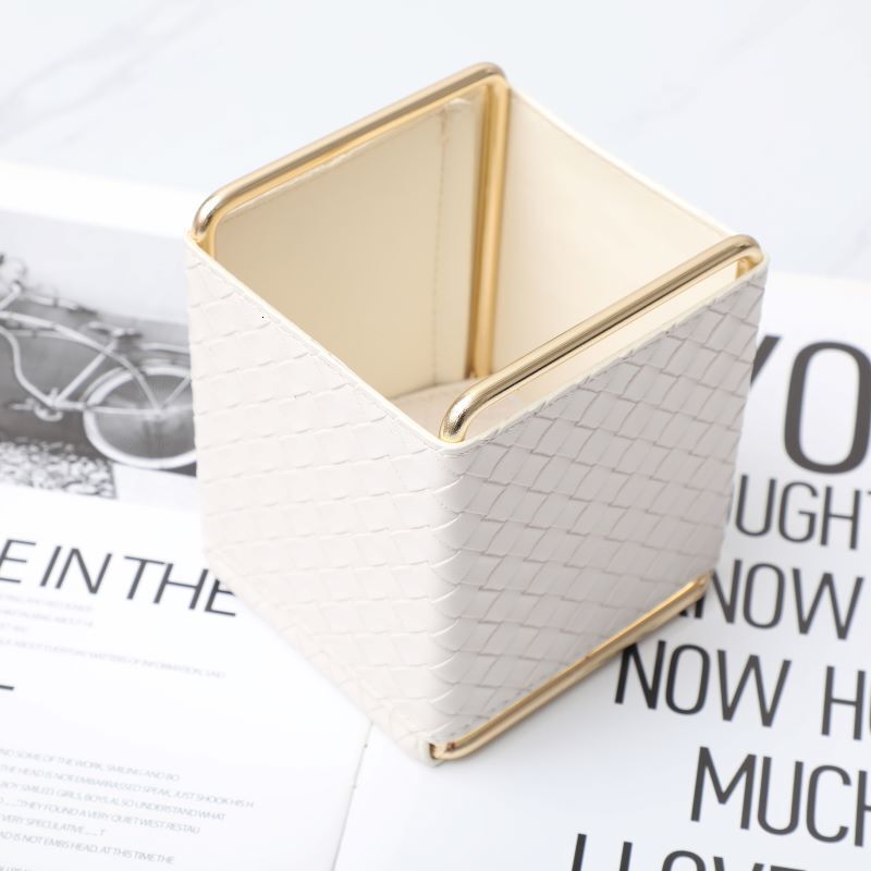 Storage Basket Nordic Ins Style Woven Leather Diamond Lattice Desktop Remote Control Organizer Metal Makeup Brush Pen Holder