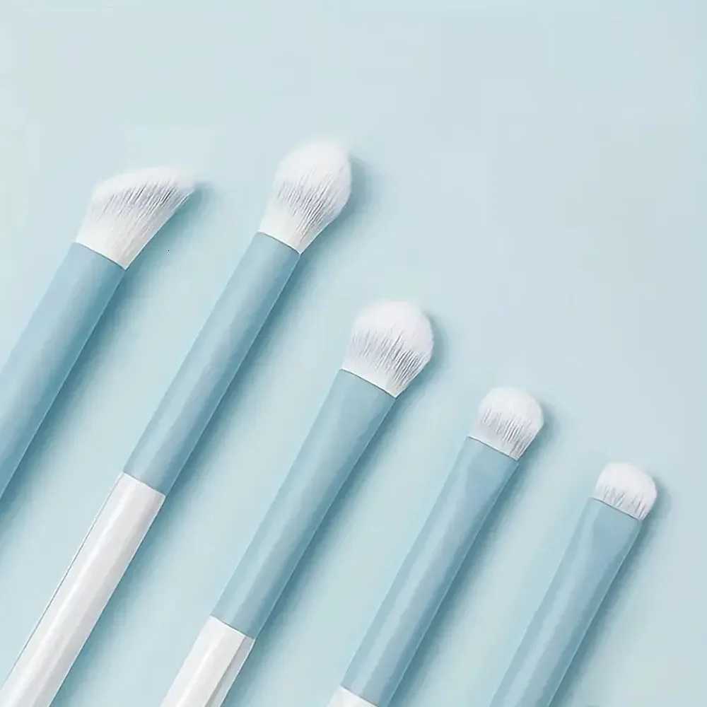 12pcs Professional Makeup Brushes Soft Portable Makeup Brushes Foundation Blush Powder Eyeshadow Concealer Blending Makeup Brush Z260408